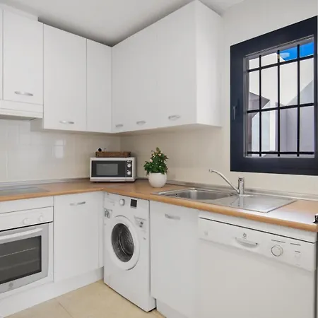 Apartamento De 2 En Playas Del Duque Marbella